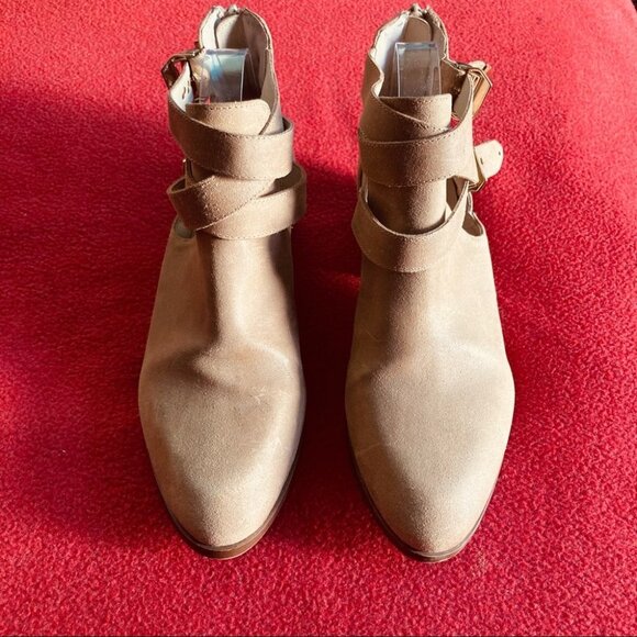 SEYCHELLES Sz 10  Strap Golden Details Buckles Zipper Stacked Heel Booties - Picture 2 of 11